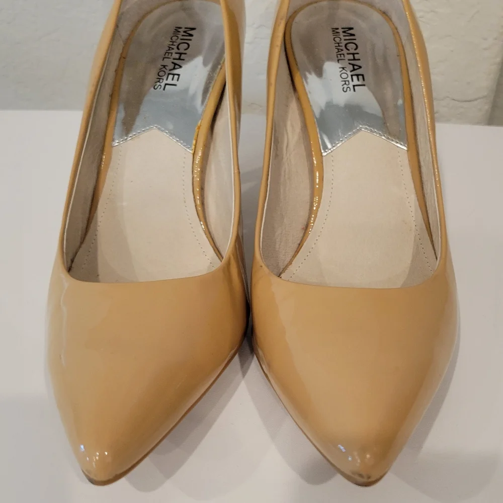 MICHAEL KORS KEKE FLEX POINT TOE PATENT LEATHER HEELS SIZE 8.5